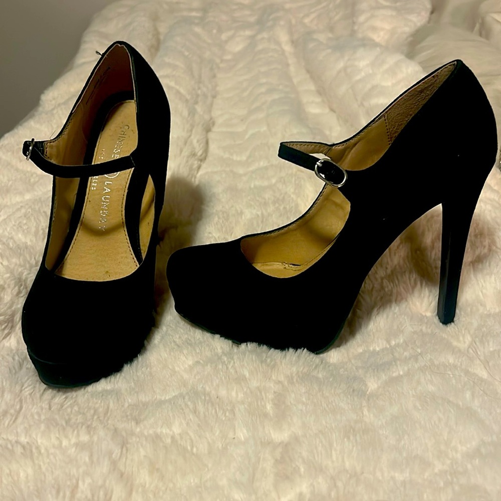 Black platforms heels